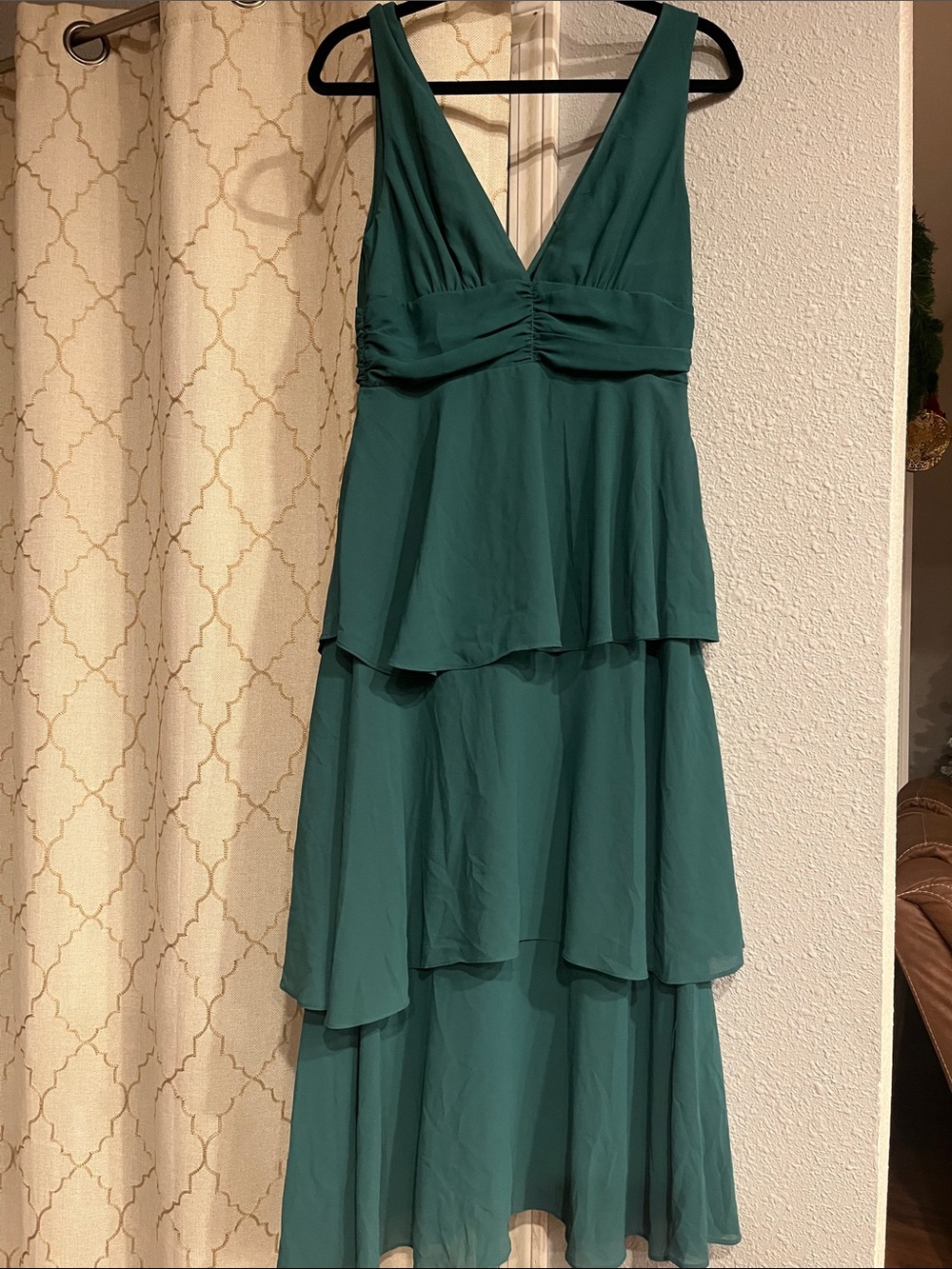 Lulu's Emerald Green V-Neck Tiered Chiffon Dress